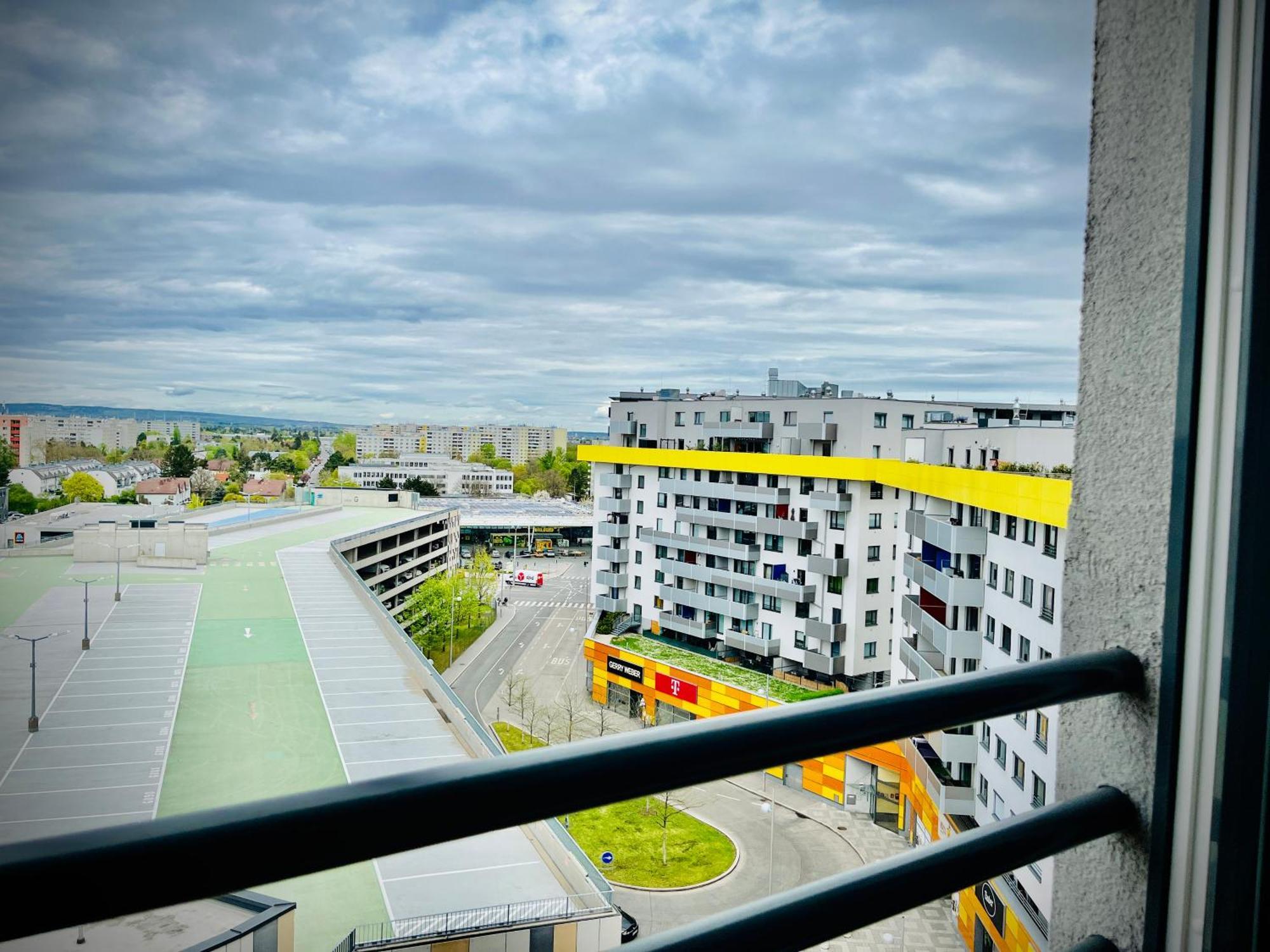 Rove At Citygate - Exclusive Above Gate Shopping Center, With Metro Access * Vienna